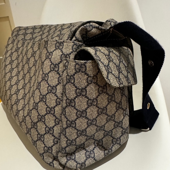 Authentic GUCCI GG Plus Monogram Supreme Messenger Bag - Navy/Grey - Picture 3 of 13